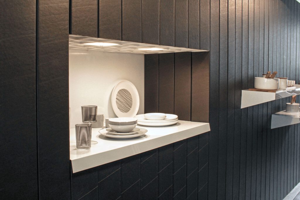 Conception de la scénographie pour la présentation à la presse de la collection Habitat automne/hiver 2014. Exposition dans un espace type loft new-yorkais. Design de la scénographie, des mobiliers et réalisation du graphisme. Surface d’exposition : 400 m2