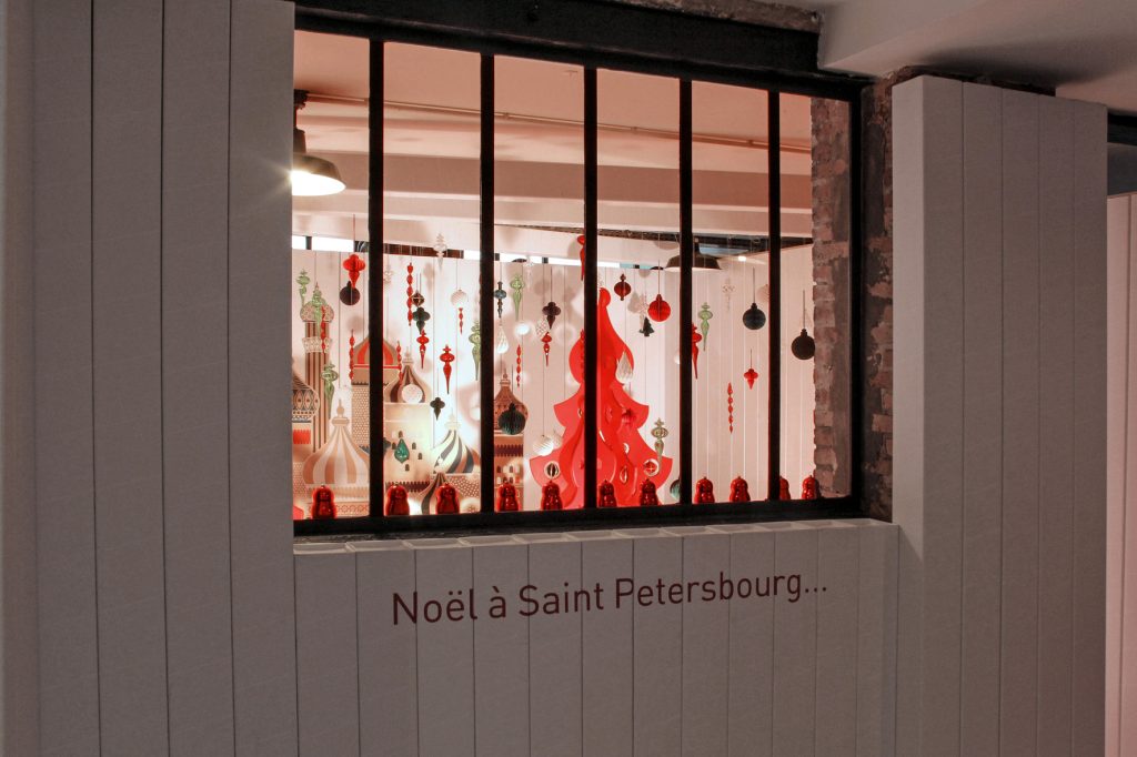 Conception de la scénographie pour la présentation à la presse de la collection Habitat automne/hiver 2014. Exposition dans un espace type loft new-yorkais. Design de la scénographie, des mobiliers et réalisation du graphisme. Surface d’exposition : 400 m2