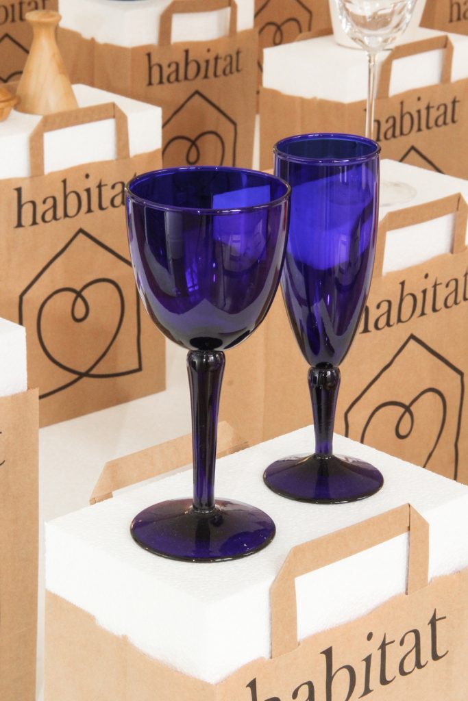 Conception de la scénographie pour la présentation à la presse de la collection Habitat printemps/été 2013. Nouvelle collection de Pierre Favresse. Exposition dans un appartement de type Haussmannien, Paris 16. Conception du graphisme et création de la charte graphique du catalogue. Surface : 300 m2 #habitat @habitat