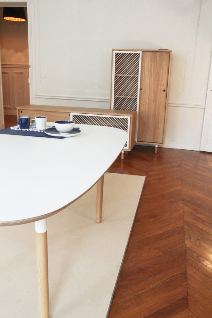 Conception de la scénographie pour la présentation 
à la presse de la collection Habitat printemps/été 2013. 
Nouvelle collection de Pierre Favresse.
Exposition dans un appartement de type Haussmannien, Paris 16. 
Conception du graphisme et création de la charte graphique 
du catalogue.

Surface : 300 m2
#habitat @habitat