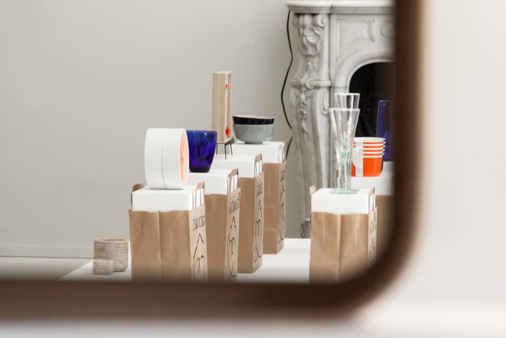 Conception de la scénographie pour la présentation à la presse de la collection Habitat printemps/été 2013. Nouvelle collection de Pierre Favresse. Exposition dans un appartement de type Haussmannien, Paris 16. Conception du graphisme et création de la charte graphique du catalogue. Surface : 300 m2 #habitat @habitat