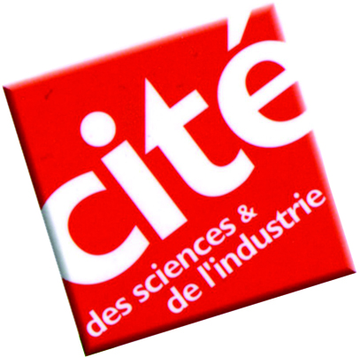 Réflexion sur les besoins, design pour une égonomie répondant aux besoins du public et de l’agent d’exploitation. La banque d’accueil est située au niveau Explora mais elle peut être facilement déplaçable dans l’ensemble de la Cité par le système de roues intégrées. Elle a pour vocation dans cet immense espace de renseigner et de distribuer des audioguides aux visiteurs. Conception, plans et suivi de fabrication. Réalisation en Corian. design Claude Lecante