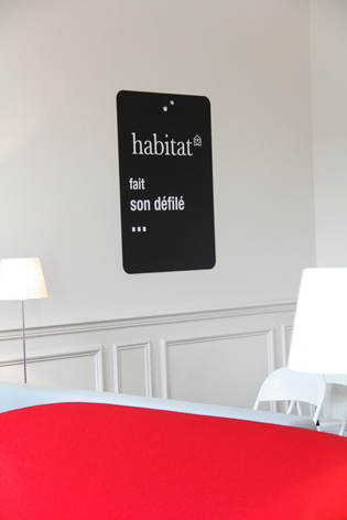 Conception de la scénographie pour la présentation à la presse 
de la collection Habitat automne/hiver 2013.
Exposition dans immeuble anciennement occupé par des jésuites, 
Paris 04
Design de la scénographie, des mobiliers et réalisation 
du graphisme.

Surface d’exposition : 500 m2  
#scenography @scenography #habitat #furniture #claudelecante @claudelecante @scenography