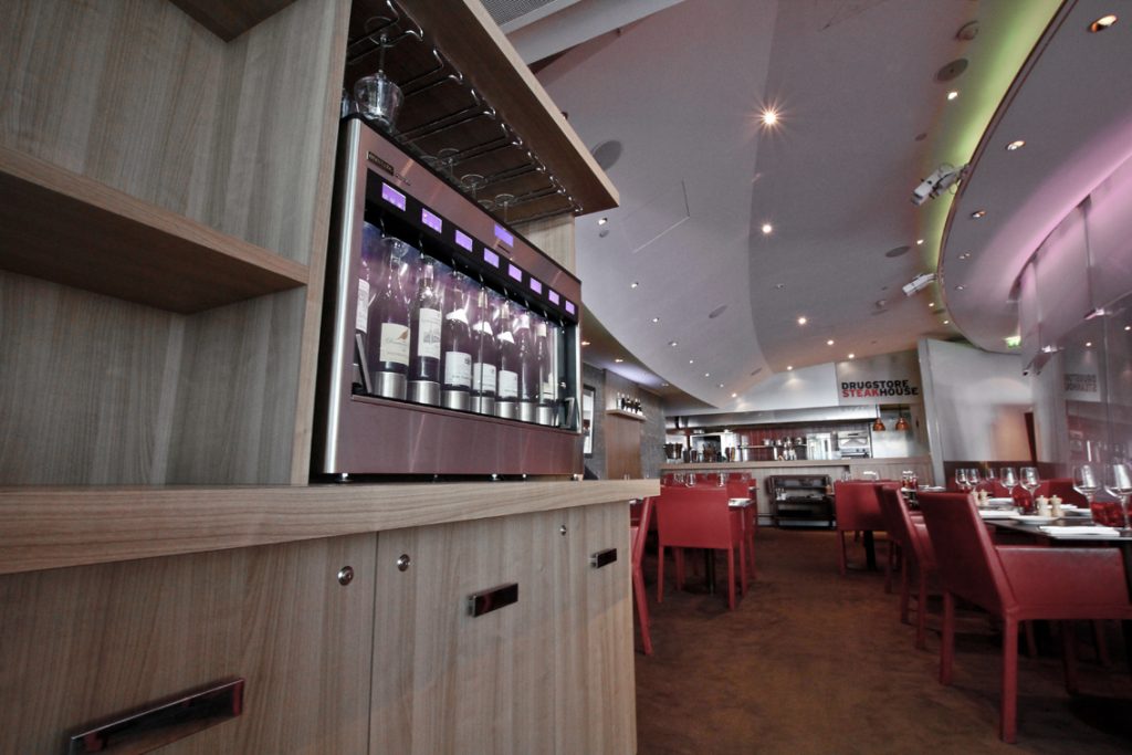 Architecture d’intérieur et design mobilier. Création d’une nouvelle ambiance générale. Drugstore Steakhouse, 133, avenue des Champs-Élysées, 75008 Photographies : Claude Lecante