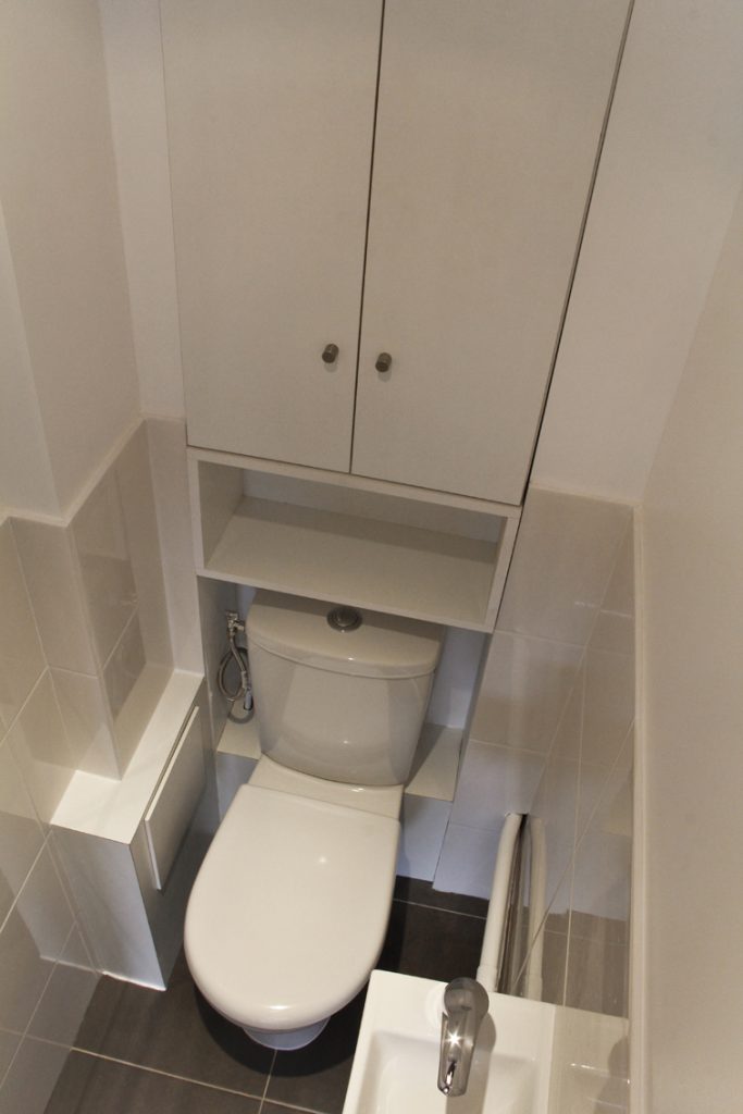 Rénovation totale de l’appartement. Dessin des mobiliers sur mesure, matériaux et suivi des réalisations. Appartement pour location, 47 m2. Photographies : Claude Lecante