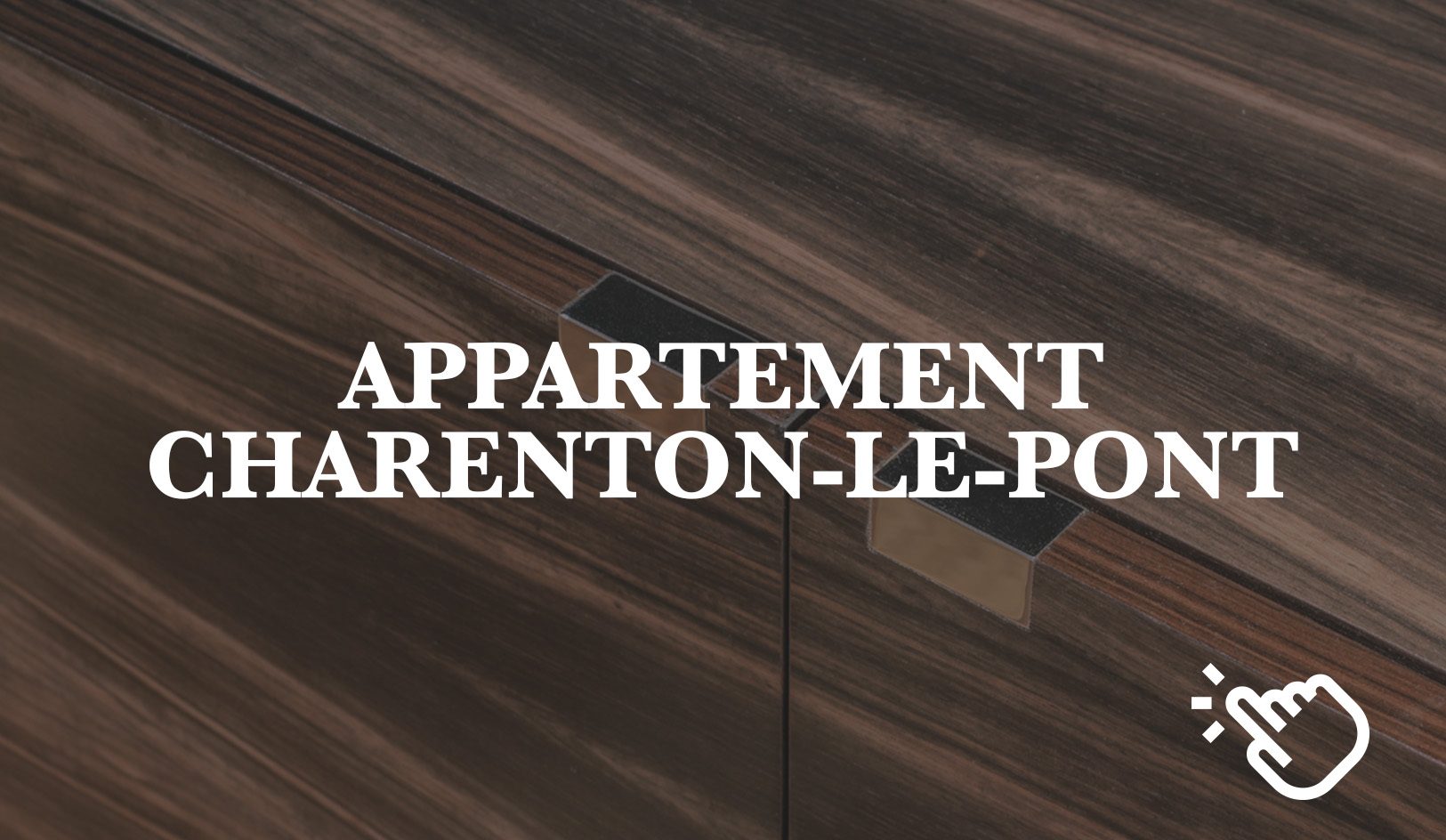 Appartement situé à Charenton le Pont, zone d’intervention 90 m2 sur une surface totale de 150 m2. Rénovation des espaces salon, couloir, hall et toilettes. Design des mobiliers dont la bibliothèque du salon. Photographies : Claude Lecante