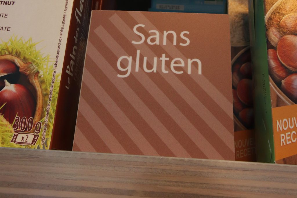 Conception et design du magasin de vente biologique nommé Titi Bio situé à seuil Malmaison. Le projet comprend une étude des cellules de vente, mise aux normes, conception des espaces et design de tous les mobiliers réalisés sur mesure par Claude Lecante.