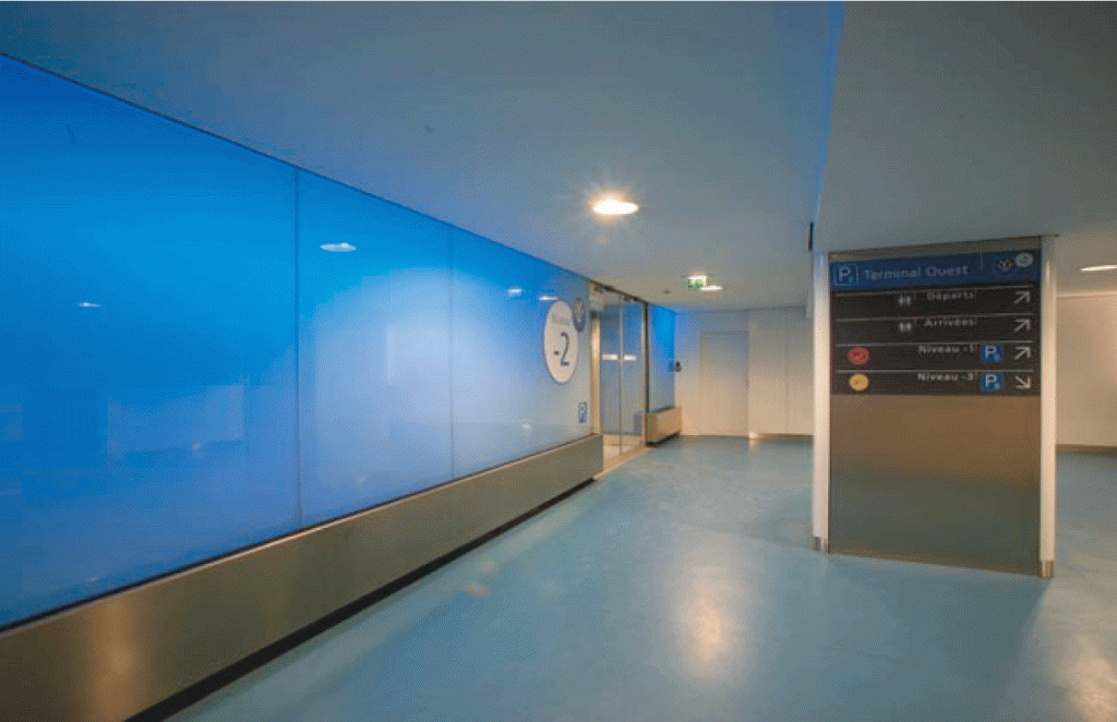 Préconisations et propositions signalétiques concernant l’ensemble des parkings de CDG (P AB, CD EF...) à Roissy Charles De Gaulle Conception de la signalétique des parkings Aéroports de Paris. Programmation, aps, apd et dce. Implantation des supports, couleurs et codes graphiques, pictogrammes et dessin des supports. Traitement de la signalétique de localisation, des entrées de parkings, directionnels et marquage des sas. Graphisme en Collaboration avec Frédéric Weill et Kaunpunki #adp #lecante @aéroportsdeparis #aéroportsdeparis #signage #wayfinding