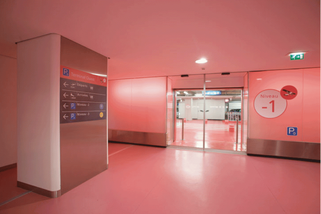 Préconisations et propositions signalétiques concernant l’ensemble des parkings de CDG (P AB, CD EF...) à Roissy Charles De Gaulle Conception de la signalétique des parkings Aéroports de Paris. Programmation, aps, apd et dce. Implantation des supports, couleurs et codes graphiques, pictogrammes et dessin des supports. Traitement de la signalétique de localisation, des entrées de parkings, directionnels et marquage des sas. Graphisme en Collaboration avec Frédéric Weill et Kaunpunki #adp #lecante @aéroportsdeparis #aéroportsdeparis #signage #wayfinding