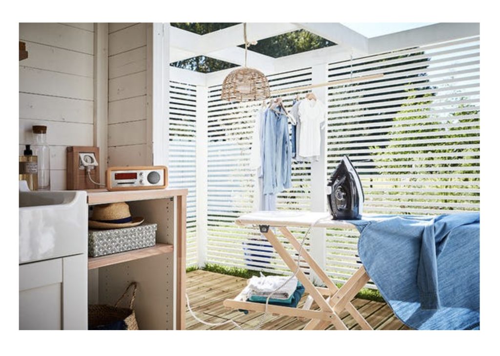 Pour le catalogue et/ou le site internet de Leroy Merlin, dans le cadre des «cahiers d’idées» propositions d’aménagement et d’astuces de construction. D’après un briefing avec cible fournie, rendu de différents concept pour validation. Puis conception des espaces et design des mobiliers avec comme contrainte l’utilisation des matériaux vendus chez Leroy Merlin. Conception, design et ambiance, plans de fabrication du décor pour la future réalisation des photographies servant au catalogue. design : Claude Lecante #leroymerlin @leroymerlin @claudelecante