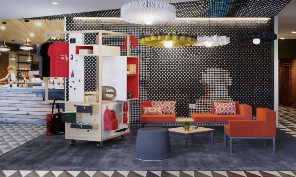 Pour nos projets ou pour différentes agences de communication ou de design, réalisations de croquis fait main servant à des appels d’offres, dossiers d’esquisses et développements de projets. Suite à un brief avec ou sans image existante, mettre sur papier les concepts, volumes et histoires que l’agence souhaite proposer à leurs clients. #drawing #croquis_architecture #claude_lecante #design_graphique #graphisme #dessinmain