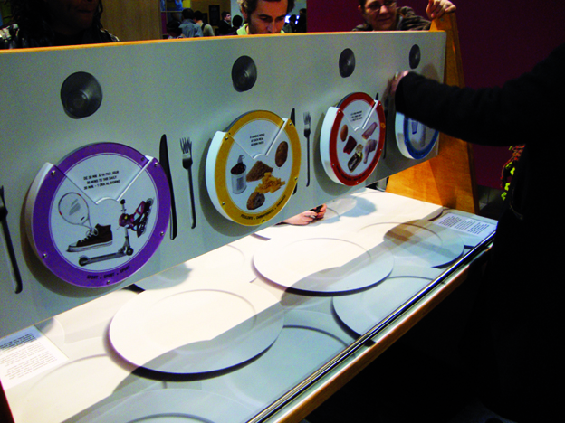 Design de 30 mobiliers différents pour l’exposition. La version itinérante a été présentée en France, Belgique, Suisse, Norvège, Finlande, Koweit, Mexique, Portugual, etc. Conception du design, plans et suivi de fabrication. Graphisme de certaines manips. Collaboration avec Clémence Farrell et Paul Viala. Scénographie : Franck Houndégla / Graphisme : Fabien Hahusseau exhibition for children entertainment Claude Lecante