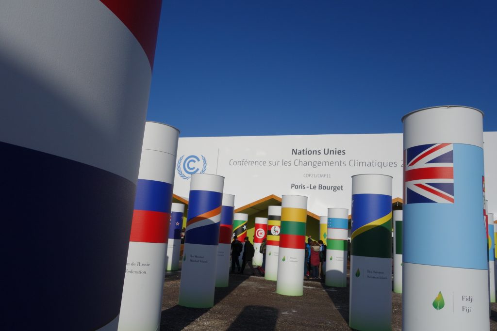 Stand du Conseil de la Seine Saint-Denis pour la Cop 21. Conception de la scénographie. Réalisation des plans de principe et suivi de fabrication. Surface : 60 m2 Collaboration avec l'agence Saisons Graphisme : Saisons Photos : Claude Lecante