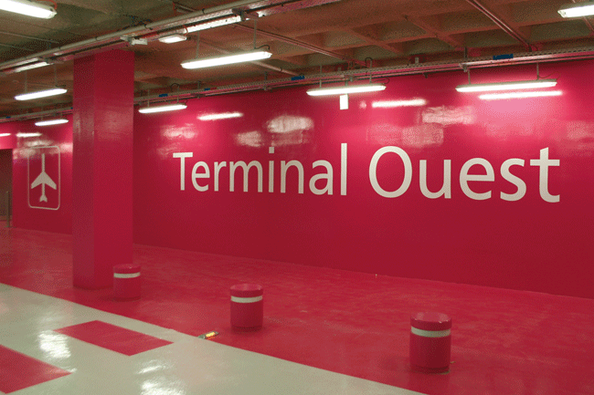 Préconisations et propositions signalétiques concernant l’ensemble des parkings de CDG (P AB, CD EF...) à Roissy Charles De Gaulle Conception de la signalétique des parkings Aéroports de Paris. Programmation, aps, apd et dce. Implantation des supports, couleurs et codes graphiques, pictogrammes et dessin des supports. Traitement de la signalétique de localisation, des entrées de parkings, directionnels et marquage des sas. Graphisme en Collaboration avec Frédéric Weill et Kaunpunki #adp #lecante @aéroportsdeparis #aéroportsdeparis #signage #wayfinding