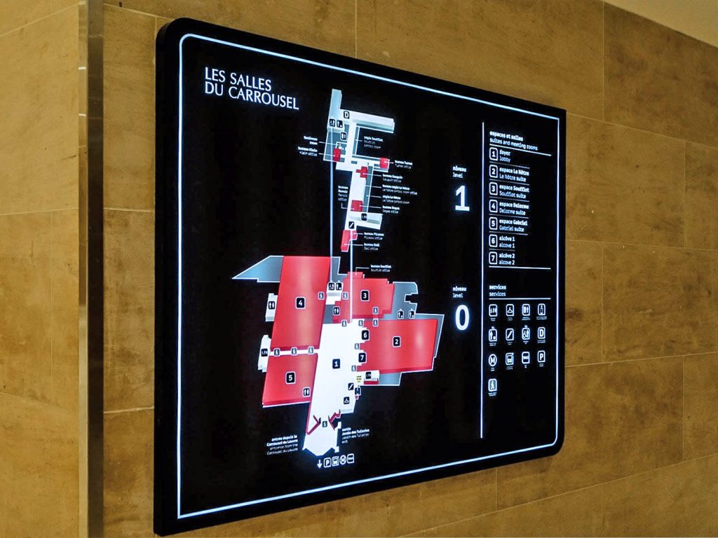 Nouvelle signalétique des sites VIPARIS comprenant intérieurs et extérieurs bâtiments. Programmation, APS, APD et cahier de développement de design des objets et graphismes suite à la charte remise par l'agence Minsk. Mise au point de nouveaux systèmes signalétiques pour certains sites. Création graphique des plans d'orientation. Projet réalisé par Claude Lecante, designer et signaléticien. #wayfind #signage #wayfinding @wayfinding @signage #claudelecante @viparis #viparis #carrouseldulouvre