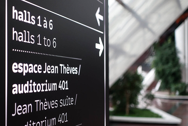 Nouvelle signalétique des sites VIPARIS comprenant intérieurs et extérieurs bâtiments. Programmation, APS, APD et cahier de développement de design des objets et graphismes suite à la charte remise par l'agence Minsk. Mise au point de nouveaux systèmes signalétiques pour certains sites. Création graphique des plans d'orientation. Projet réalisé par Claude Lecante, designer et signaléticien. #wayfind #signage #wayfinding @wayfinding @signage #claudelecante @viparis #viparis #villepinte