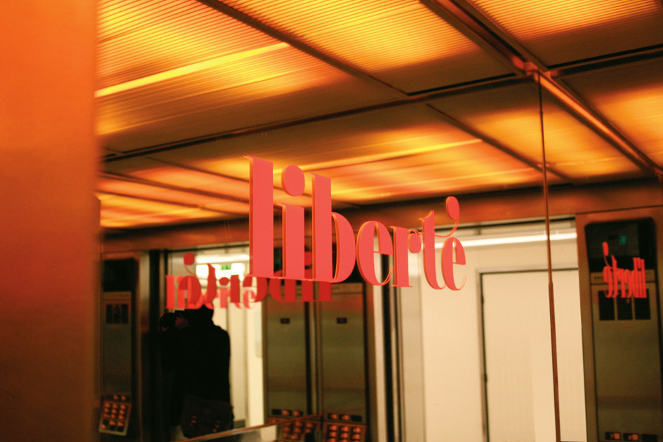 Scénographie au siège de l’Oréal pour le lancement 
du parfum “Liberté”.
Collaboration avec Clémence Farrell.
Conception de l’espace et des térrariums, plans et suivi 
de fabrication. Graphisme de mise à la charte et éxécution 
des fichiers pour l’impression. 
Surface d’environ 50 m2.
Commande de l’agence Hmm!!!
#cacharel @cacharel
scénographie : Claude Lecante