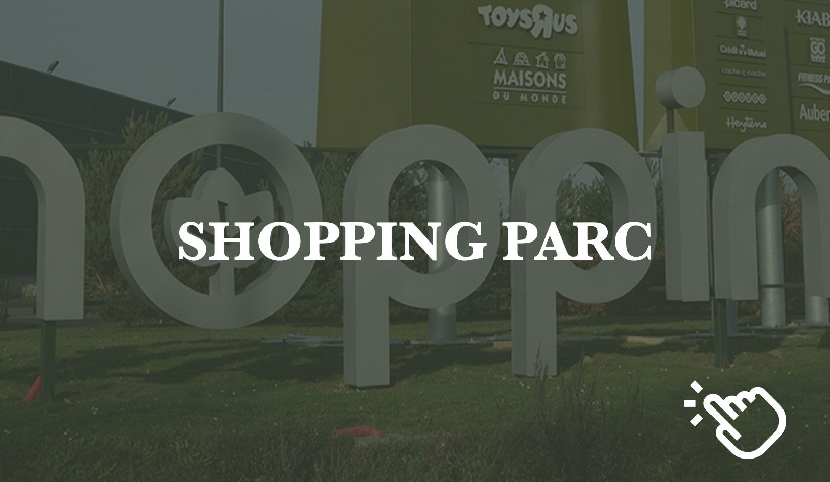 Création de sacs "géants" en pourtour du Retail Park Amener de la visibilité de l'offre en extérieur et intérieur du centre commercial "Shopping Parc" permettant de communiquer sur les marques et de créer une "image" pour le site.. A l'intérieur, réaménagement des enseignes permettant une meilleure lisibilité. afin d'amener de la "visibilité"aux marques. Design de l'ensemble des objets, suivi des fabrications et de la pose. Esquisse, APS, APD,DCE. Projet pour l'agence Yellow and co #lecante_design #lecante_wayfinding #wayfinding_westfield #westfield_signage @shoppingparc #shopping_parc @claudelecante