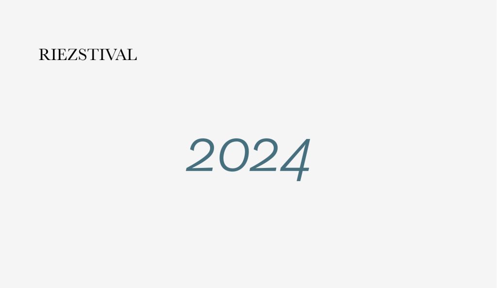 Création de la ligne graphique du festival de théâtre de rue Riezstival qui se déroule à Herbeys près de Grenoble. Design de l’affiche, flyers, le programme et campagne publicitaire en 2024 et 2025. Réalisation des fichiers d’éxécution graphique. Le festival a reçu en spectacle Fred Blin, Patrick De Valette, No Coffe for the Queen, More Aura, Dis bonjour à la Dame etc. #grenoble #herbeys #graphisme #affiche_design #fredBlin #fred_blin @fedblin @moreaura @designgraphique #theatrederue #theatre_de_rue #graphisme_lecante
